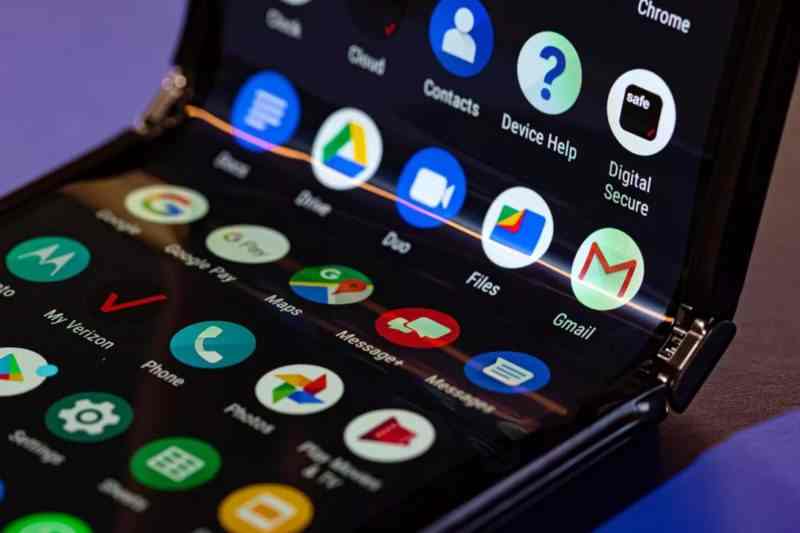 Motorola: les bosses sur l’écran du Razr 2019 sont normales